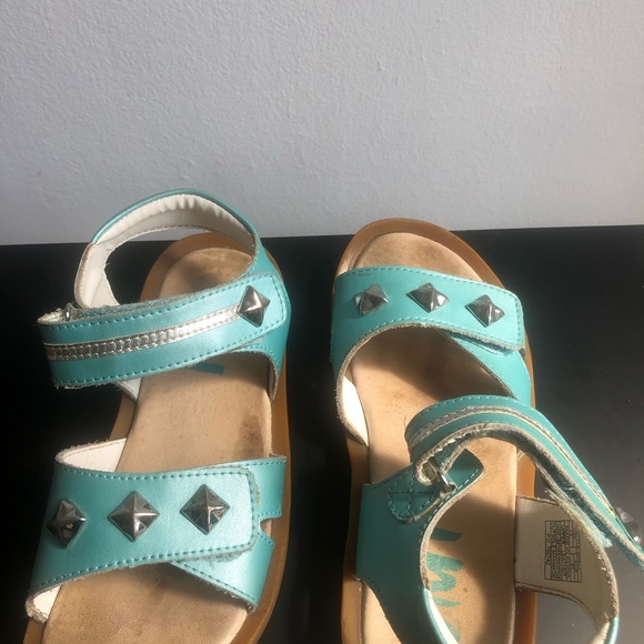 Free Umi leather upper sandal with padded heel strap velcro width adjustments - Picture 4 of 9